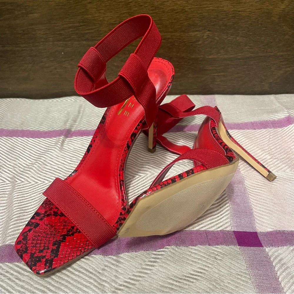 Glaze‎ Red and Black snake print heels Sz 7